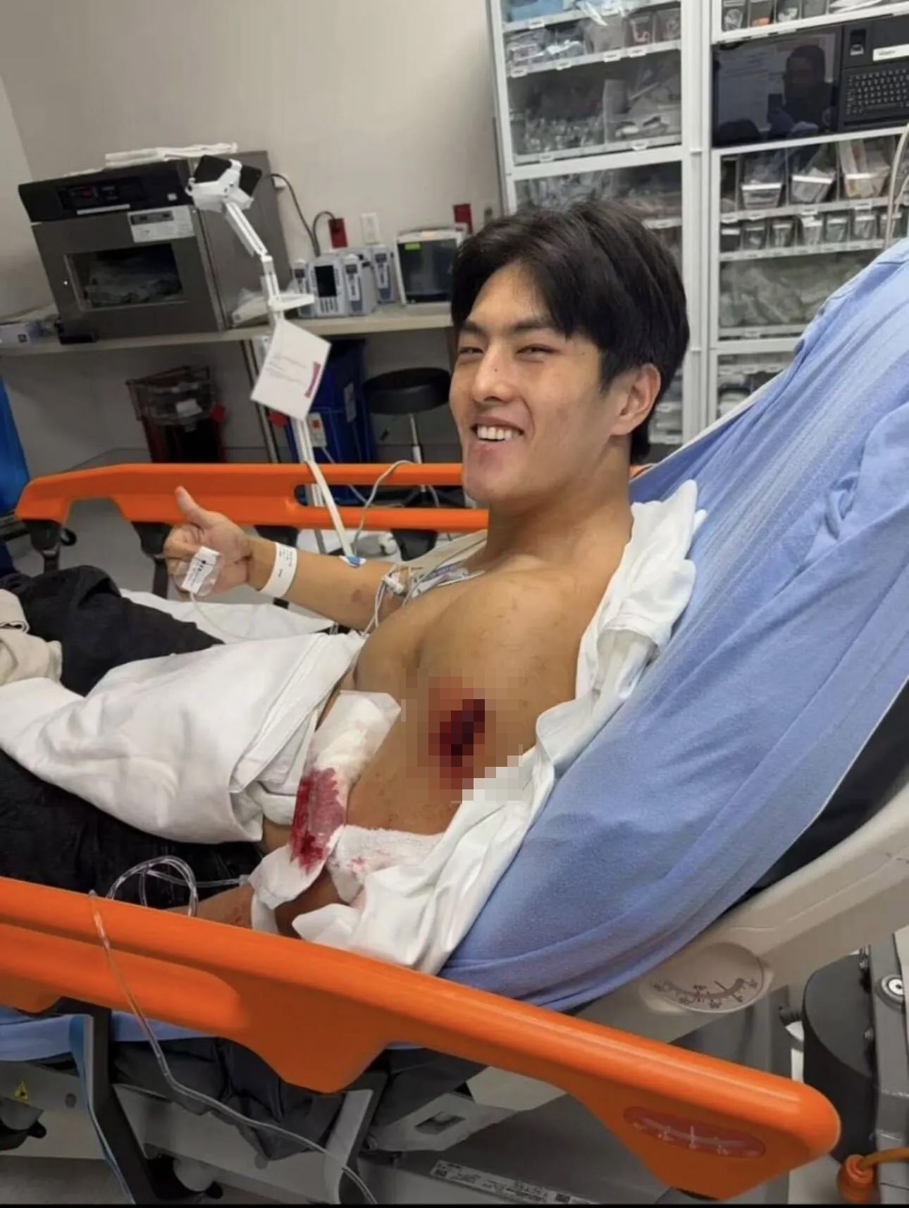 Kevin KGAO Gao ขณะอยู่ในโรงพยาบาลหลังเหตุการณ์ที่ถูกรายงาน